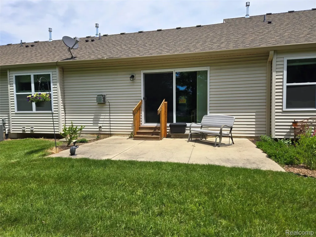 1884 Egret Pointe Genoa Township MI 48843