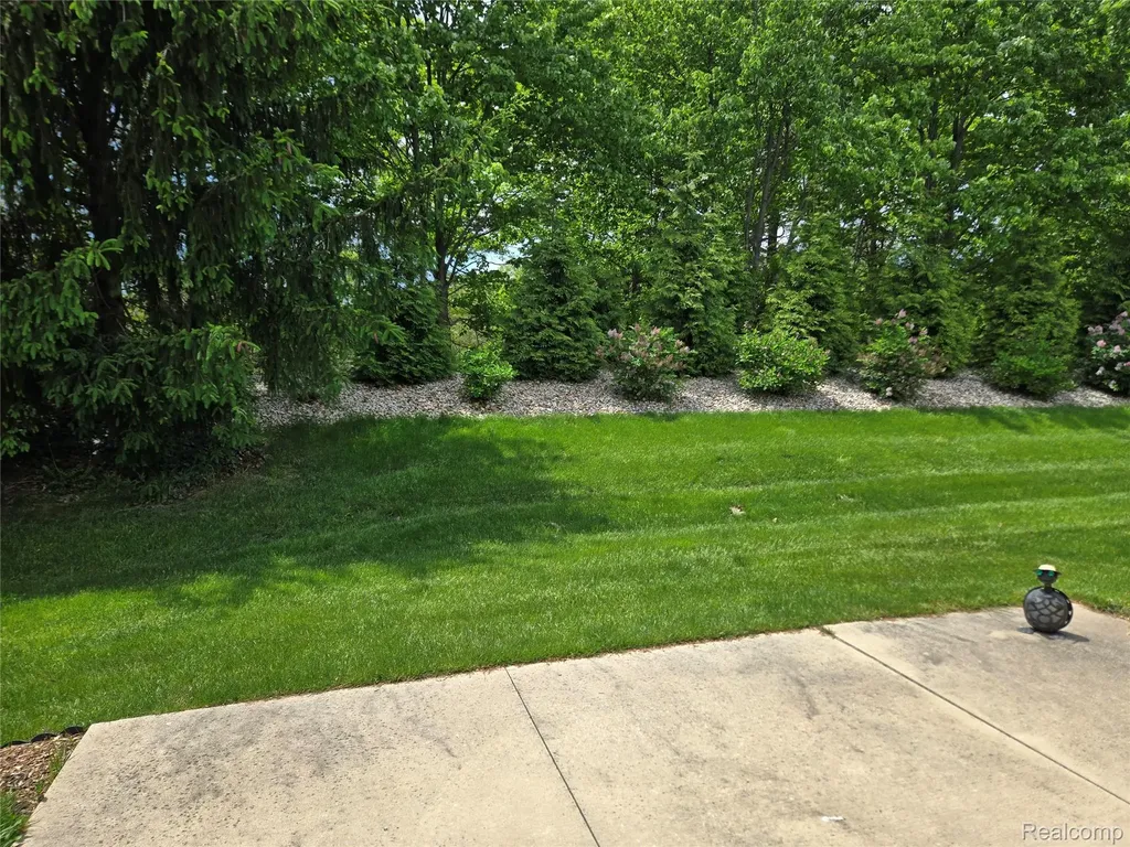 1884 Egret Pointe Genoa Township MI 48843