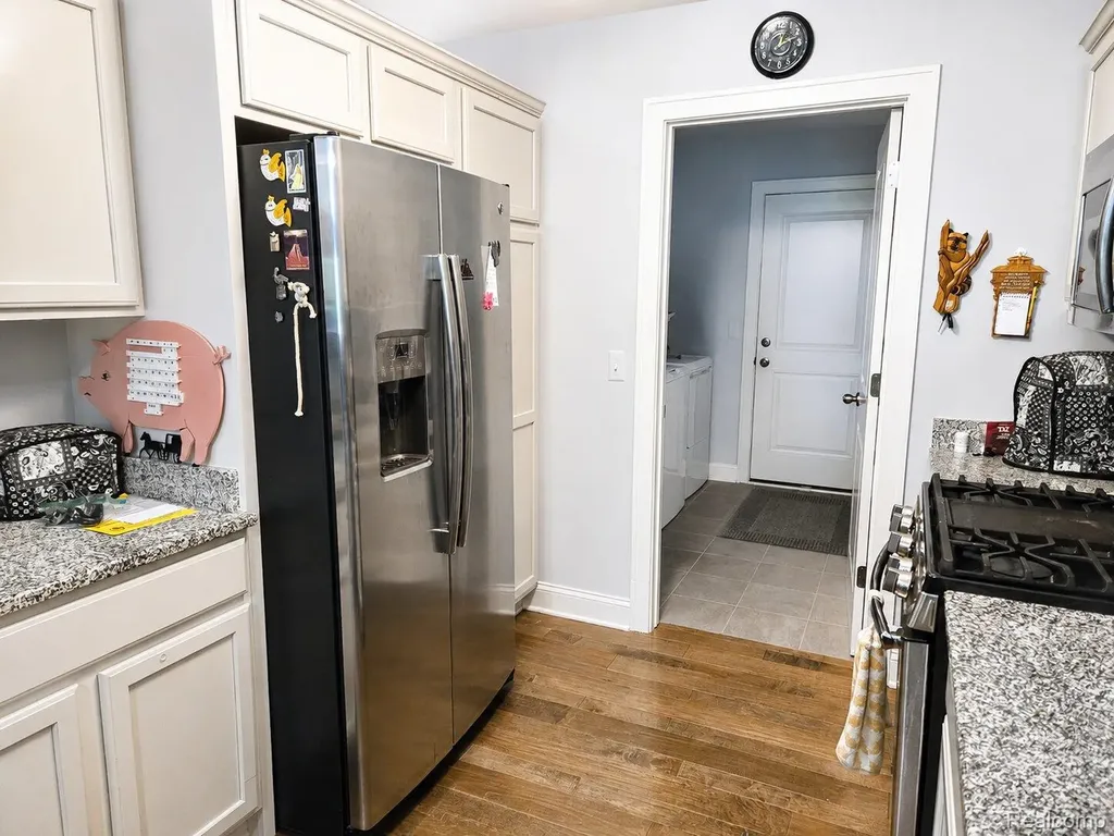 1884 Egret Pointe Genoa Township MI 48843