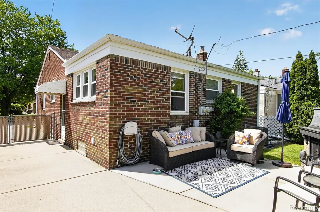 2845 Cornell Street Dearborn City MI 48124
