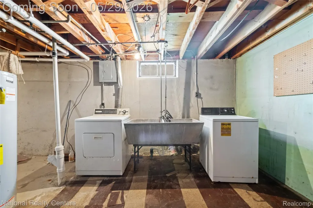 33565 John Hauk Street Garden City City MI 48135