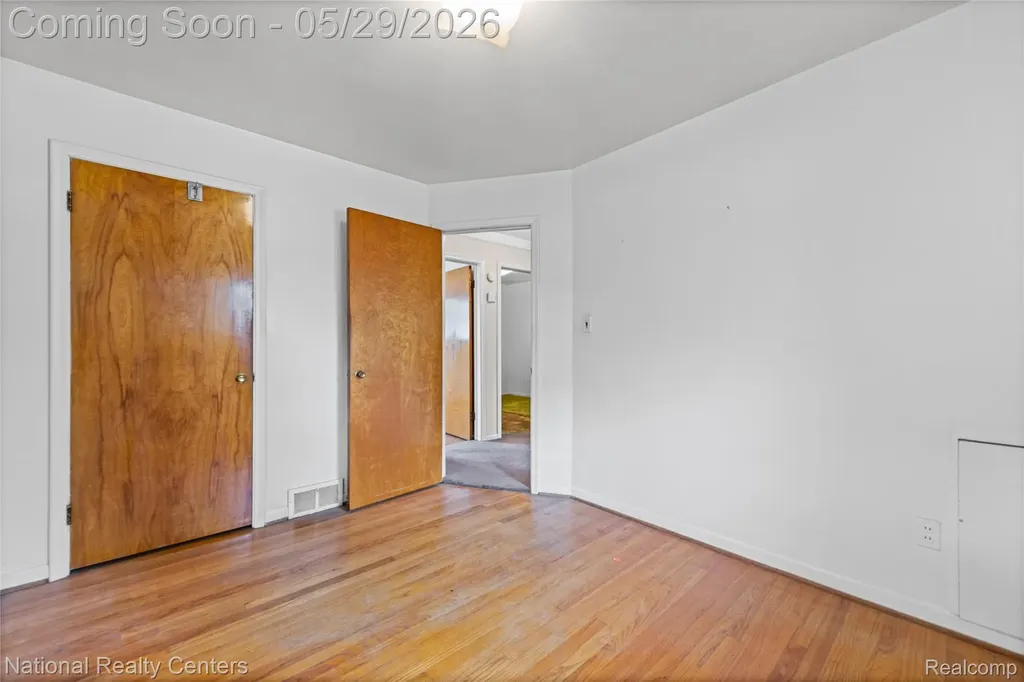 33565 John Hauk Street Garden City City MI 48135
