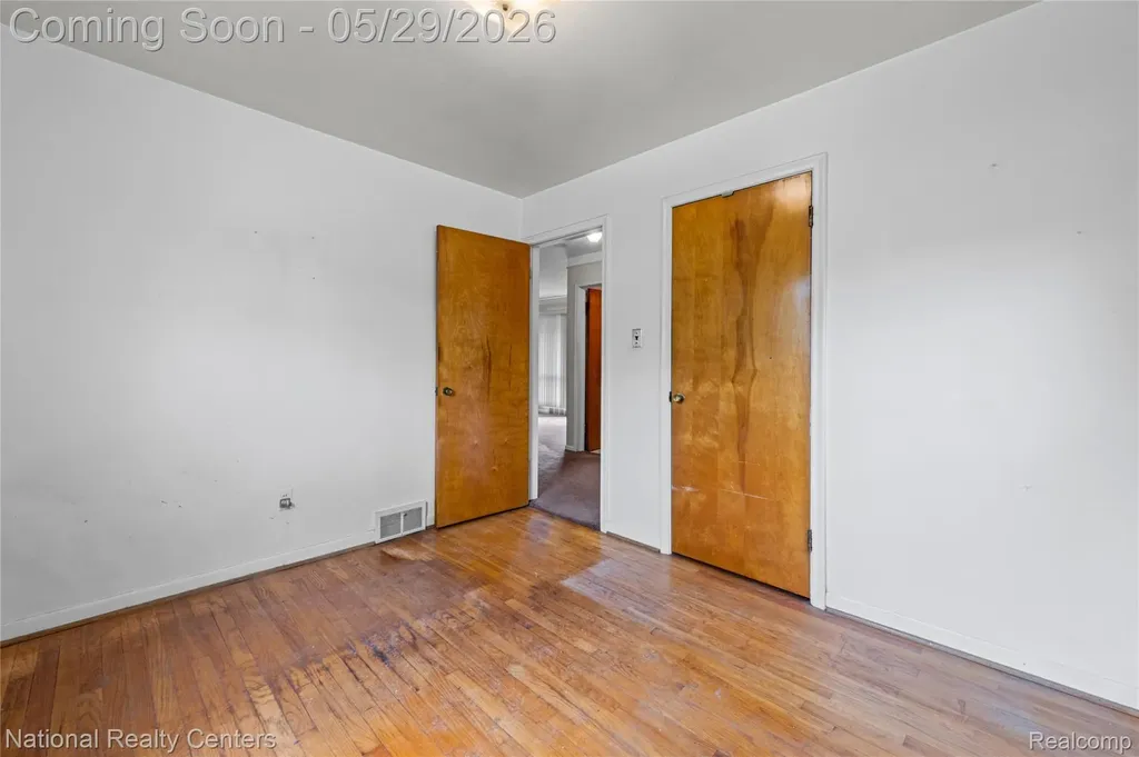 33565 John Hauk Street Garden City City MI 48135