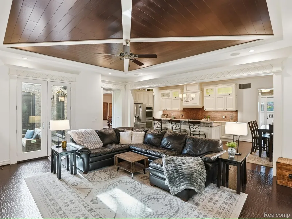 55951 Ashbrooke Drive W Shelby Charter Township MI 48316