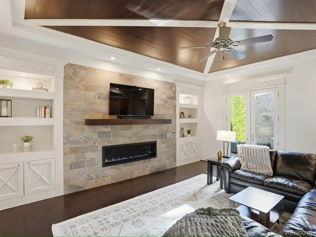55951 Ashbrooke Drive W Shelby Charter Township MI 48316