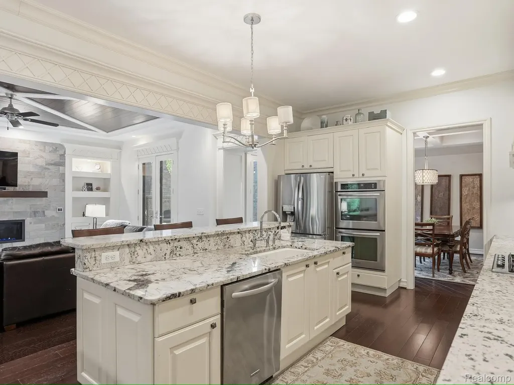 55951 Ashbrooke Drive W Shelby Charter Township MI 48316