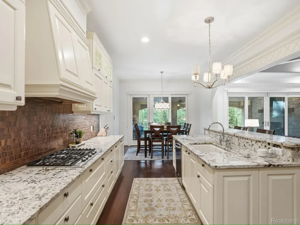 55951 Ashbrooke Drive W Shelby Charter Township MI 48316