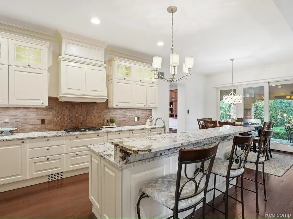 55951 Ashbrooke Drive W Shelby Charter Township MI 48316