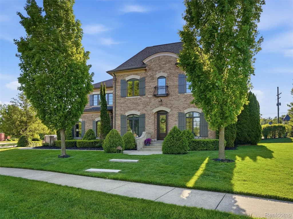 55951 Ashbrooke Drive W Shelby Charter Township MI 48316