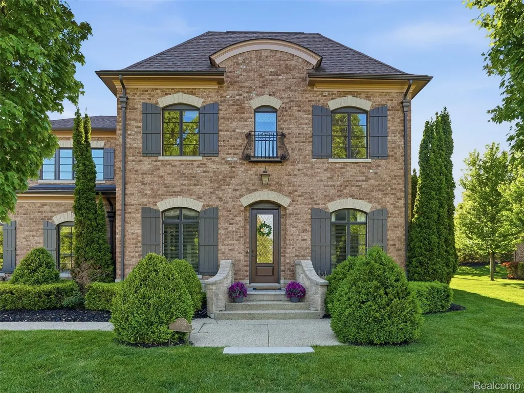 55951 Ashbrooke Drive W Shelby Charter Township MI 48316