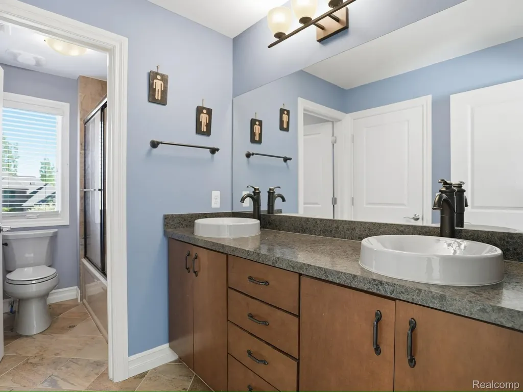 55951 Ashbrooke Drive W Shelby Charter Township MI 48316