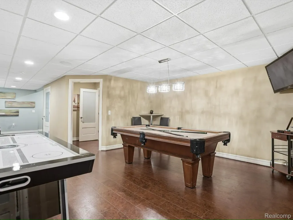 55951 Ashbrooke Drive W Shelby Charter Township MI 48316