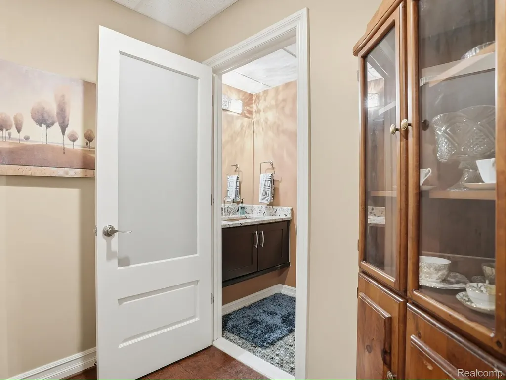 55951 Ashbrooke Drive W Shelby Charter Township MI 48316