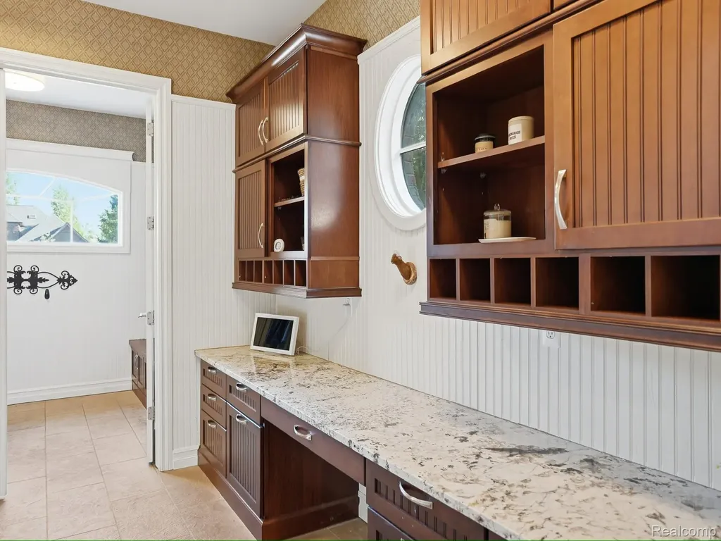 55951 Ashbrooke Drive W Shelby Charter Township MI 48316