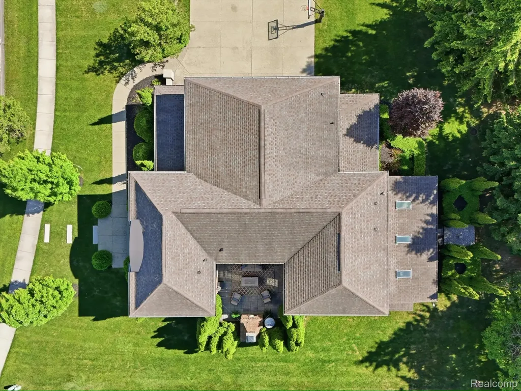 55951 Ashbrooke Drive W Shelby Charter Township MI 48316