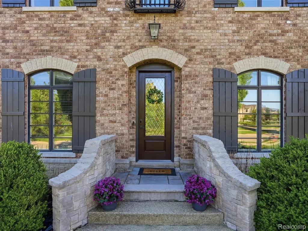 55951 Ashbrooke Drive W Shelby Charter Township MI 48316