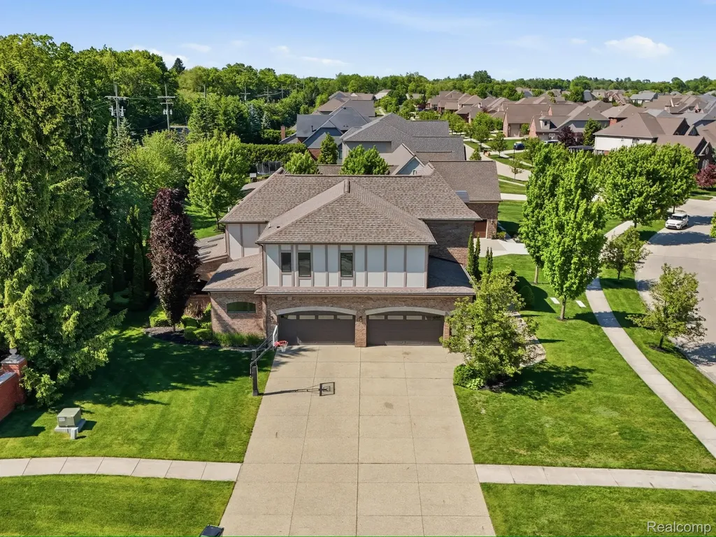 55951 Ashbrooke Drive W Shelby Charter Township MI 48316