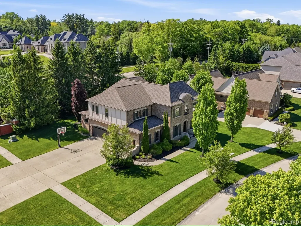 55951 Ashbrooke Drive W Shelby Charter Township MI 48316