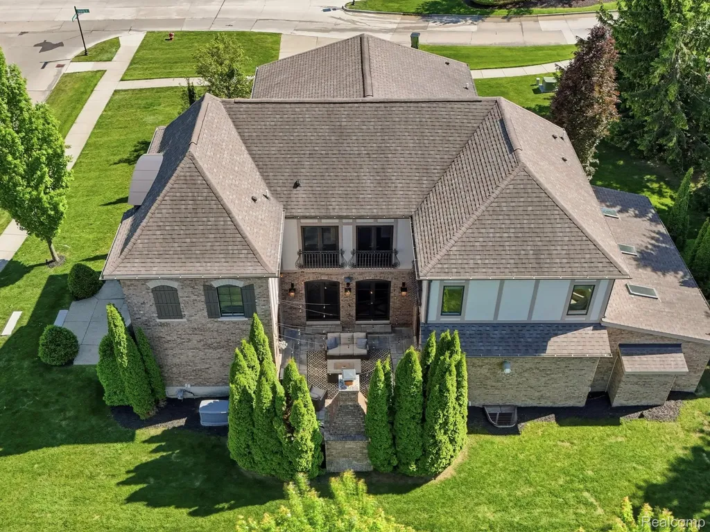 55951 Ashbrooke Drive W Shelby Charter Township MI 48316