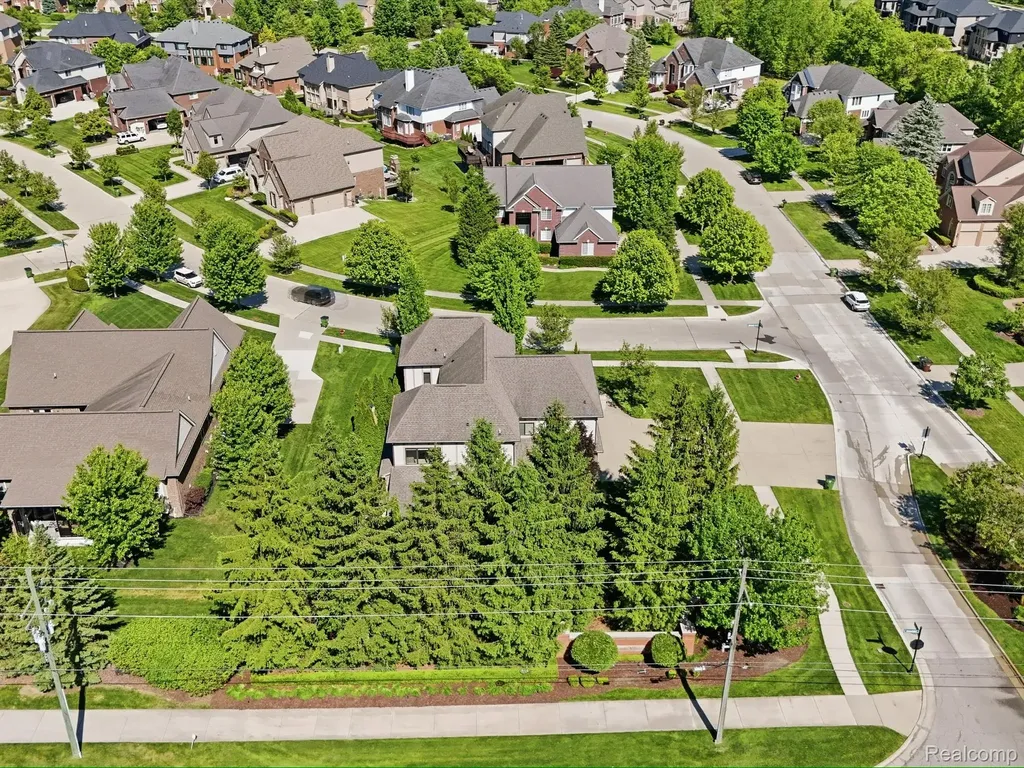 55951 Ashbrooke Drive W Shelby Charter Township MI 48316