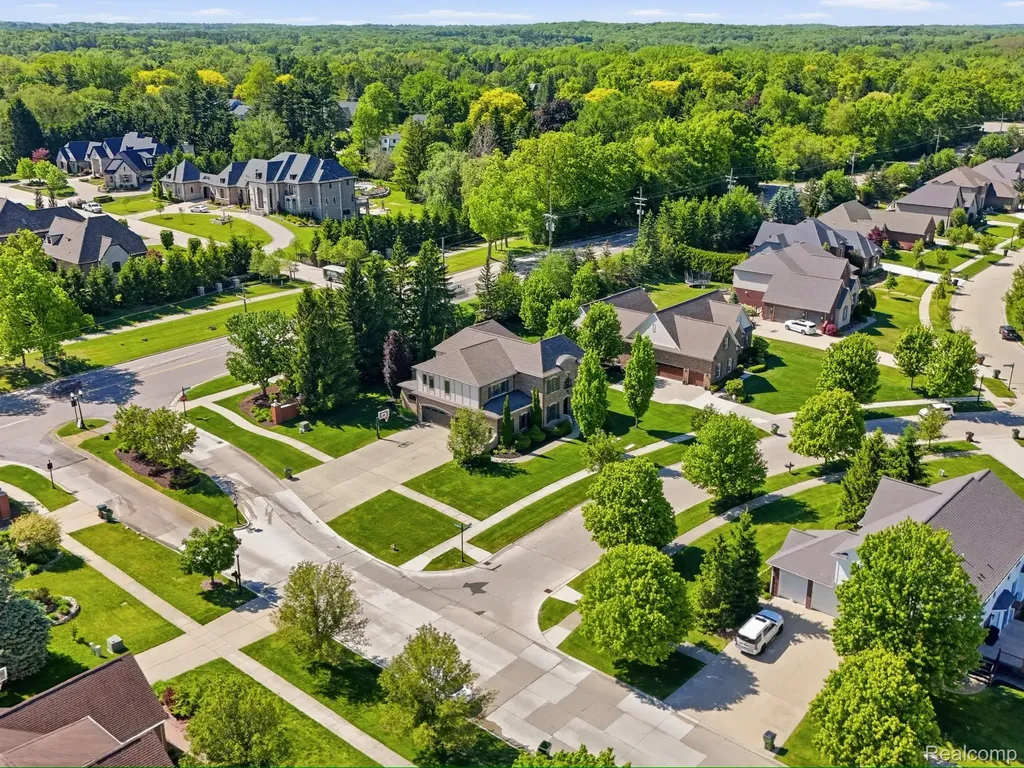 55951 Ashbrooke Drive W Shelby Charter Township MI 48316