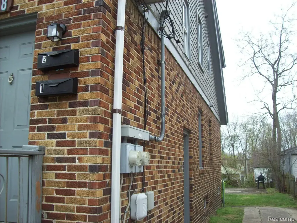 38 Cadillac Street Pontiac City MI 48342