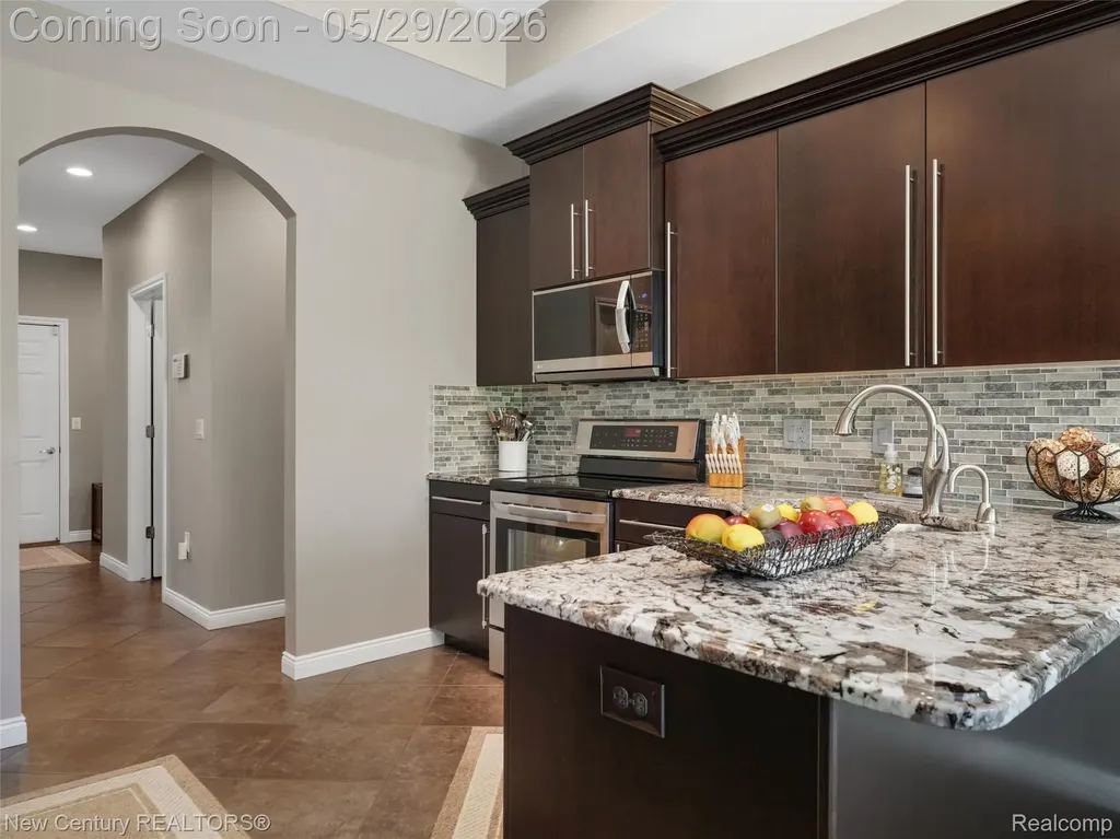 55490 Whispering Hills Drive Shelby Charter Township MI 48316