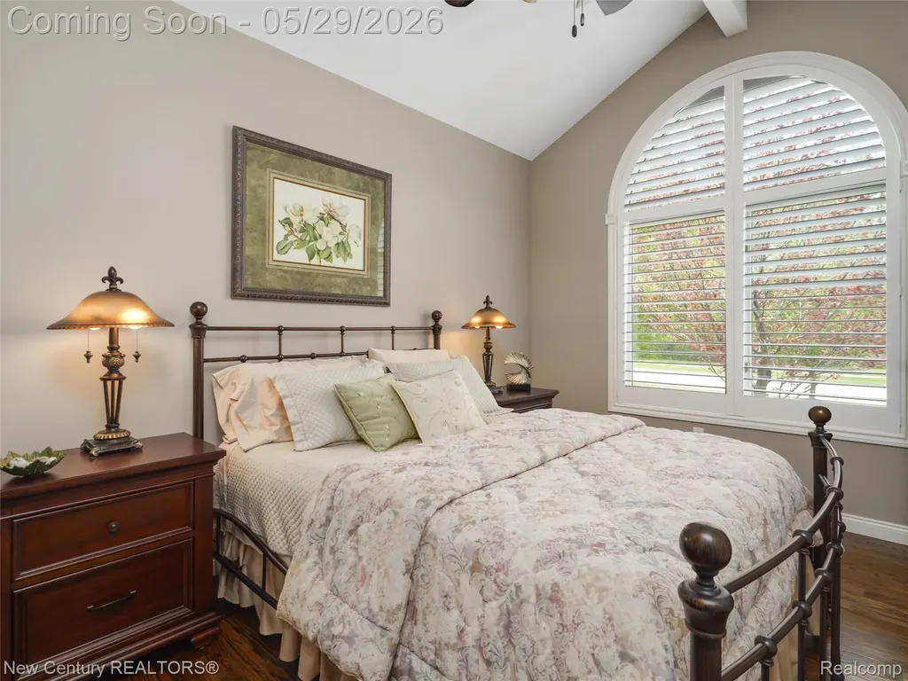 55490 Whispering Hills Drive Shelby Charter Township MI 48316