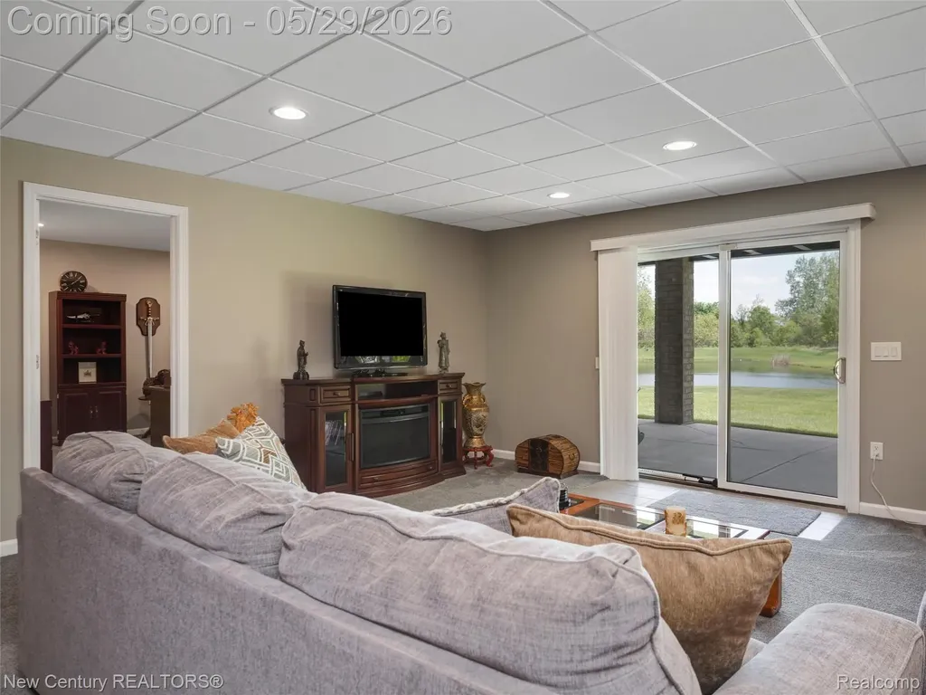 55490 Whispering Hills Drive Shelby Charter Township MI 48316