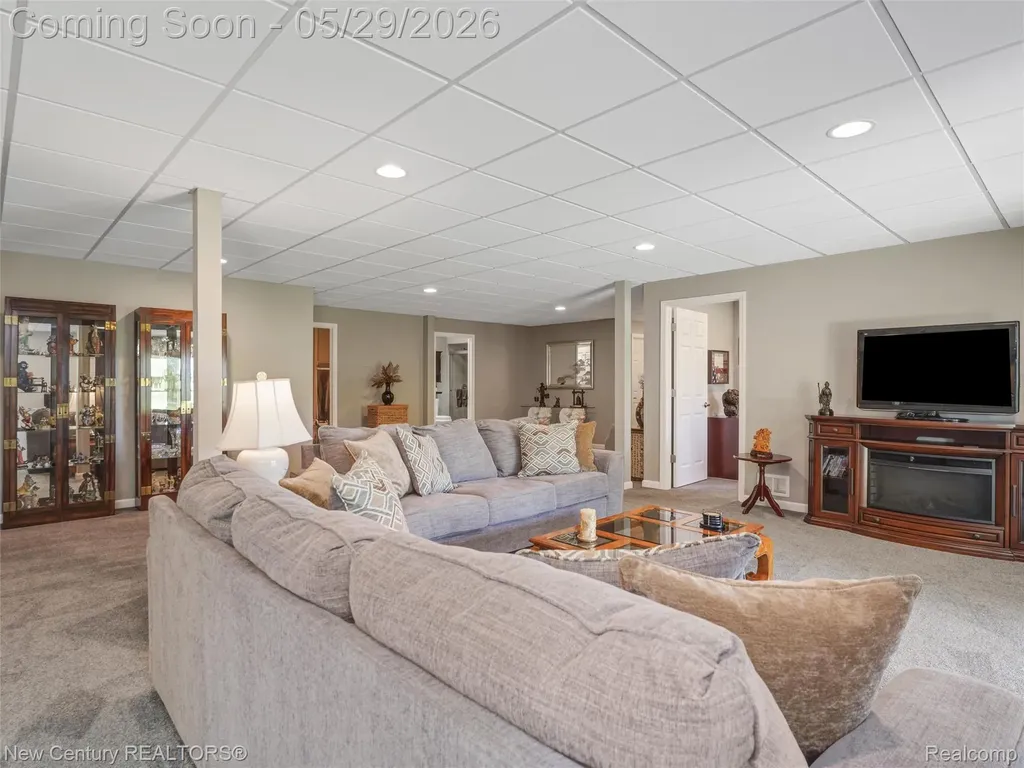 55490 Whispering Hills Drive Shelby Charter Township MI 48316