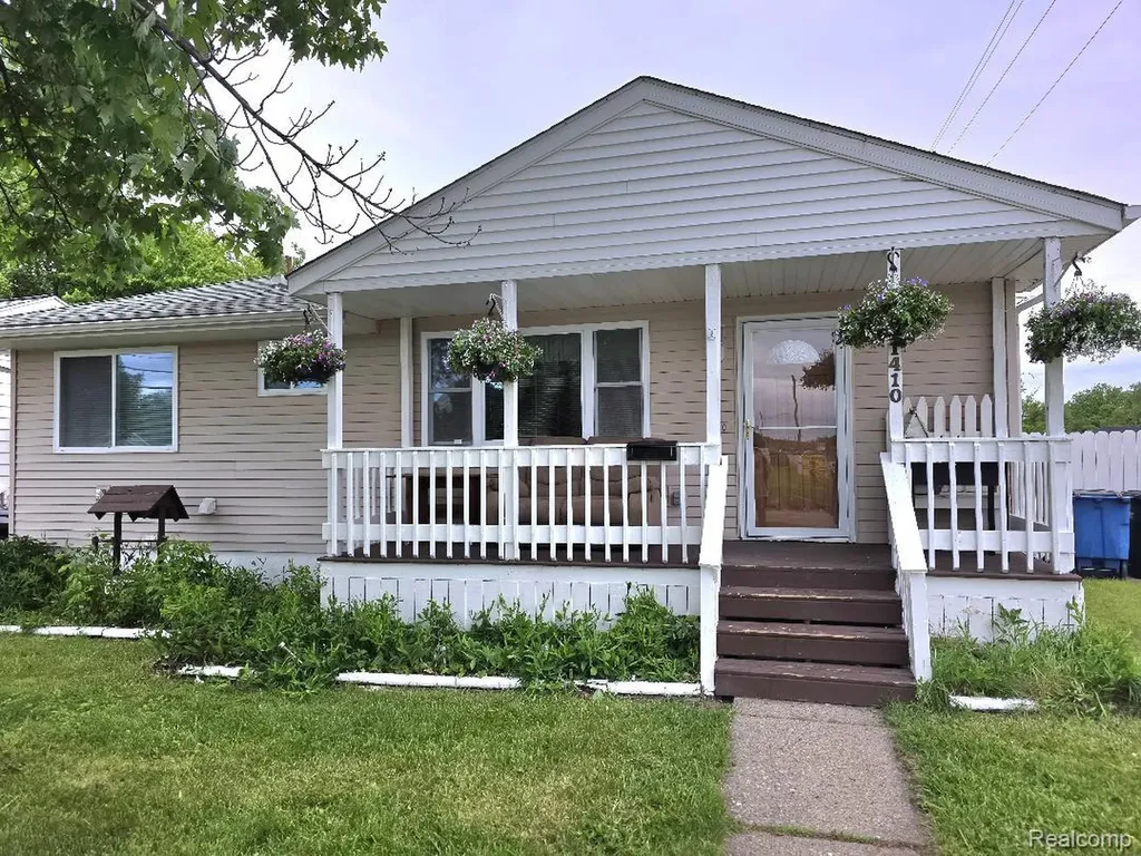 31410 Parkwood Street Westland City MI 48186