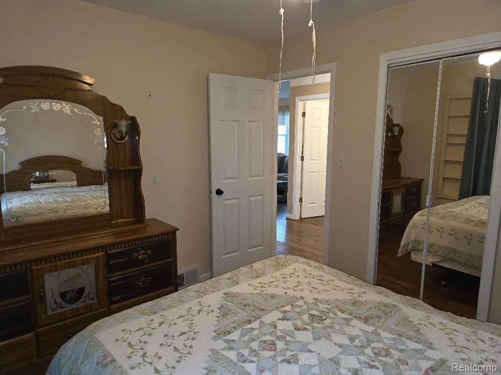 31410 Parkwood Street Westland City MI 48186