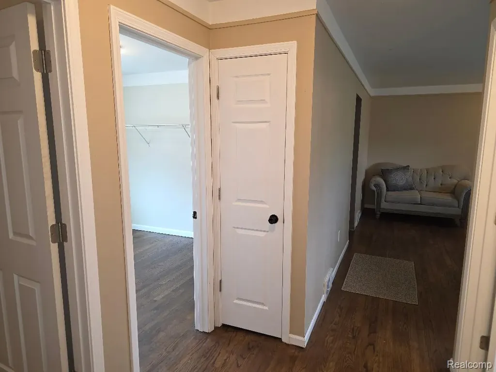 31410 Parkwood Street Westland City MI 48186