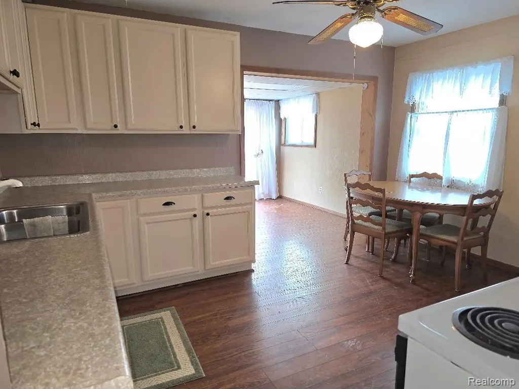 31410 Parkwood Street Westland City MI 48186