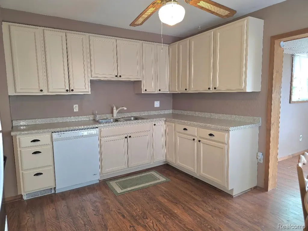 31410 Parkwood Street Westland City MI 48186