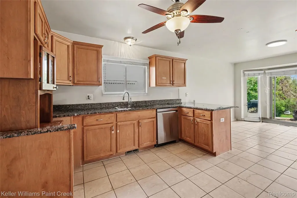33180 Glengary Court Sterling Heights City MI 48310