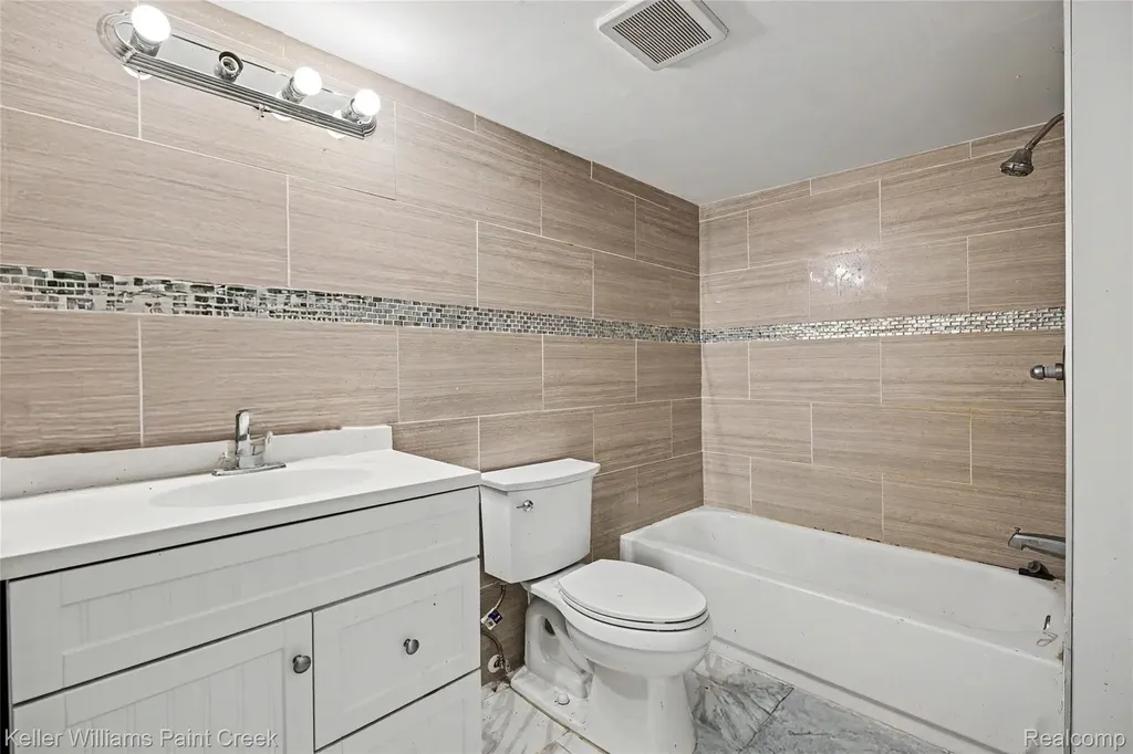 33180 Glengary Court Sterling Heights City MI 48310