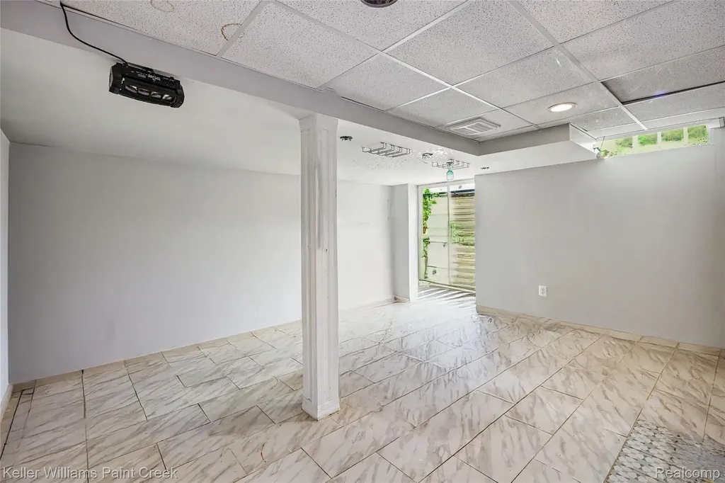 33180 Glengary Court Sterling Heights City MI 48310