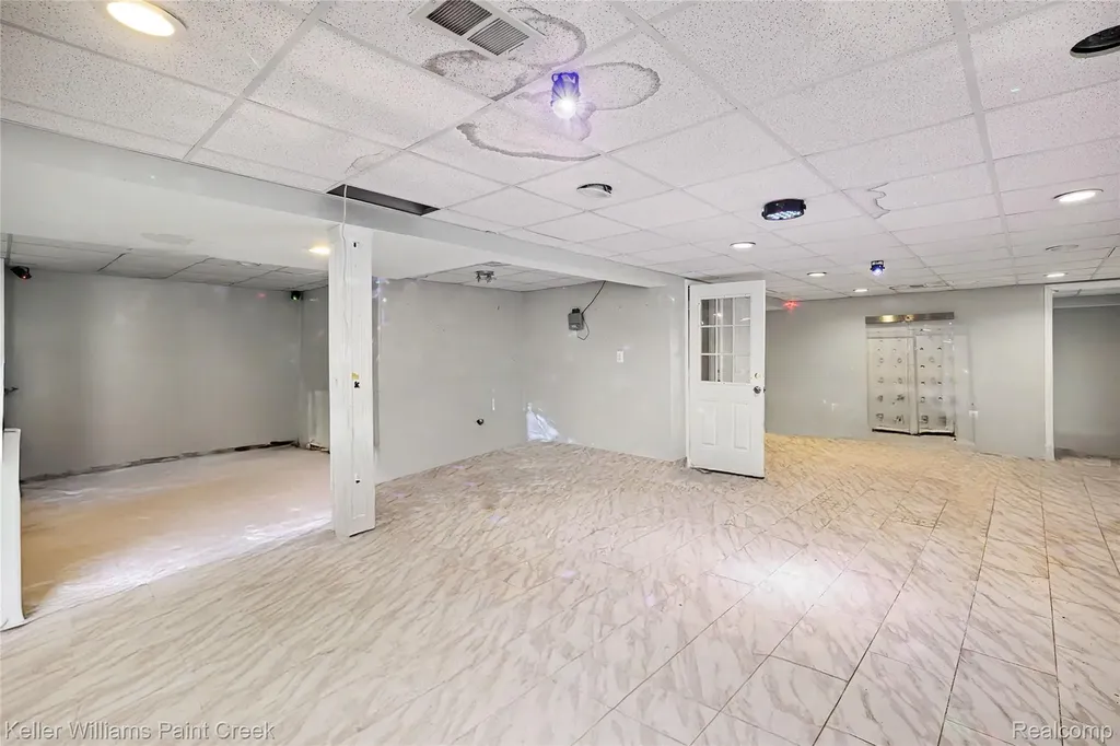 33180 Glengary Court Sterling Heights City MI 48310