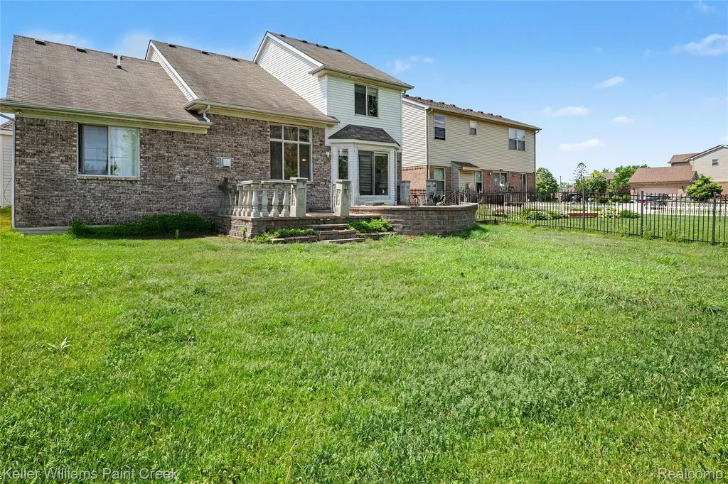 33180 Glengary Court Sterling Heights City MI 48310