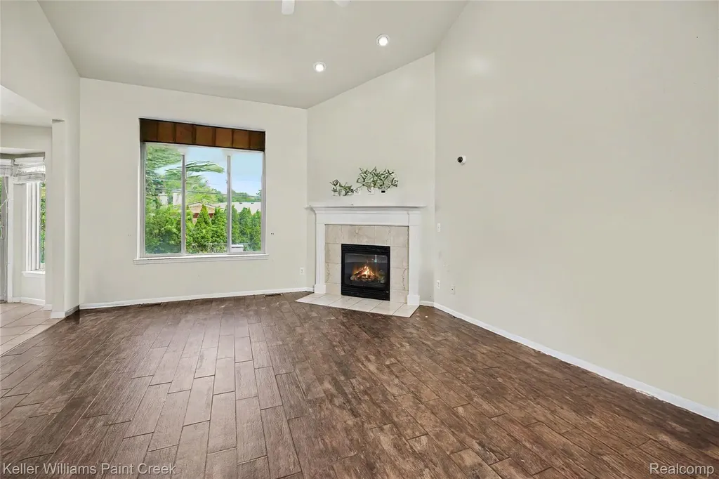 33180 Glengary Court Sterling Heights City MI 48310