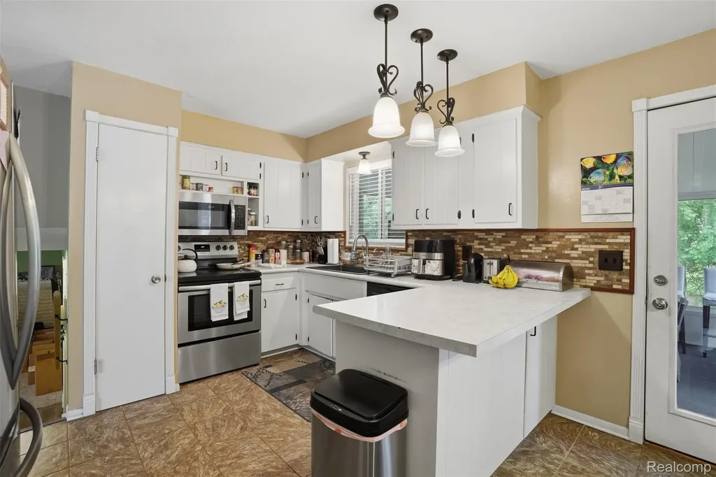 2478 Hiller Road West Bloomfield Charter Township MI 48324