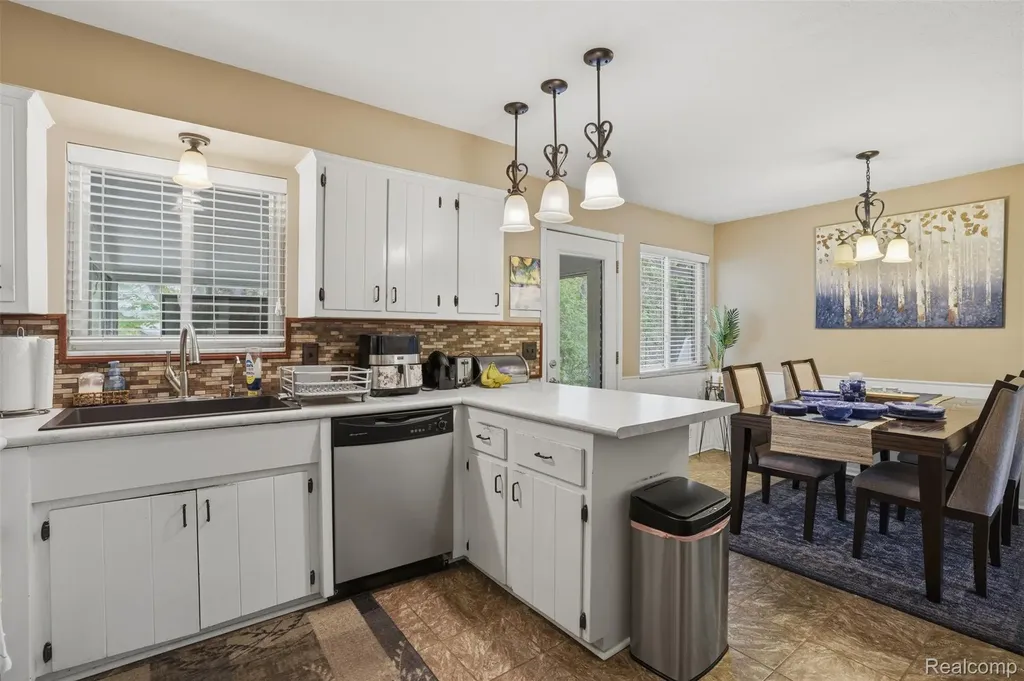 2478 Hiller Road West Bloomfield Charter Township MI 48324