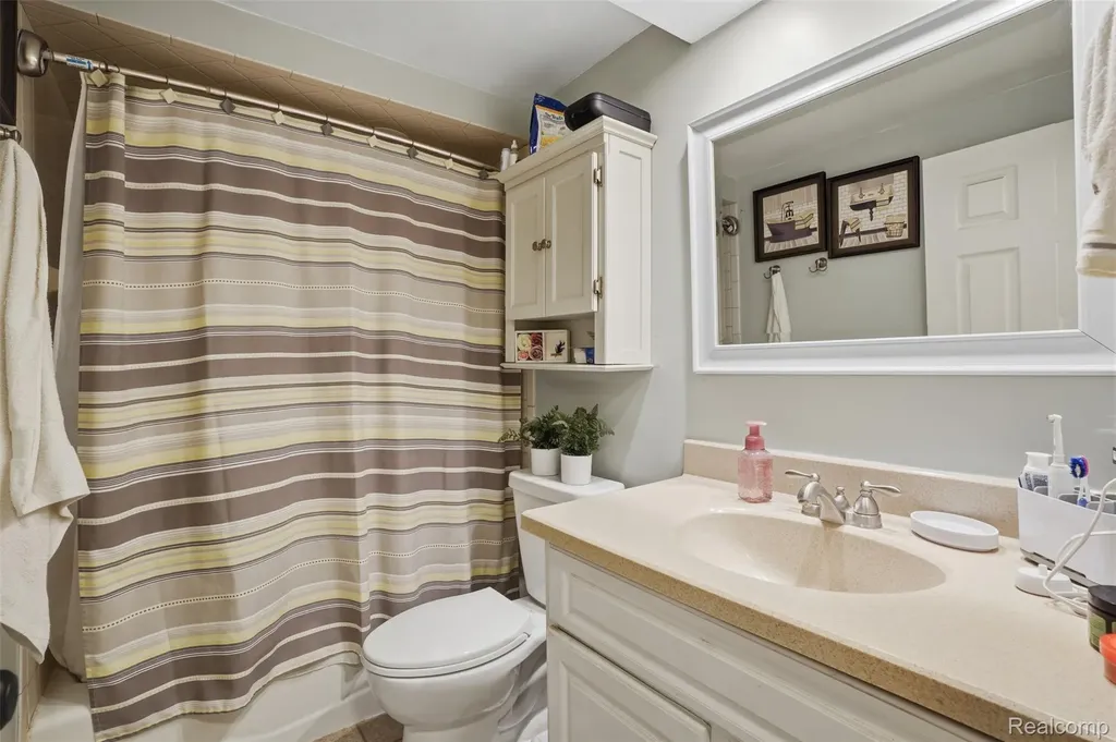 2478 Hiller Road West Bloomfield Charter Township MI 48324