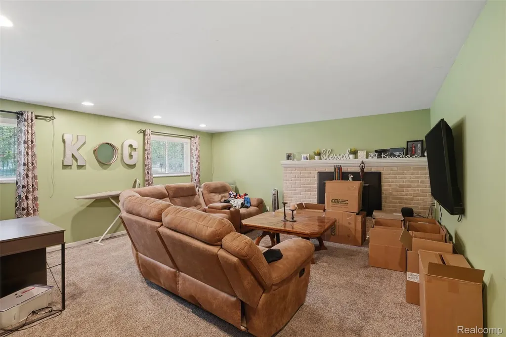 2478 Hiller Road West Bloomfield Charter Township MI 48324