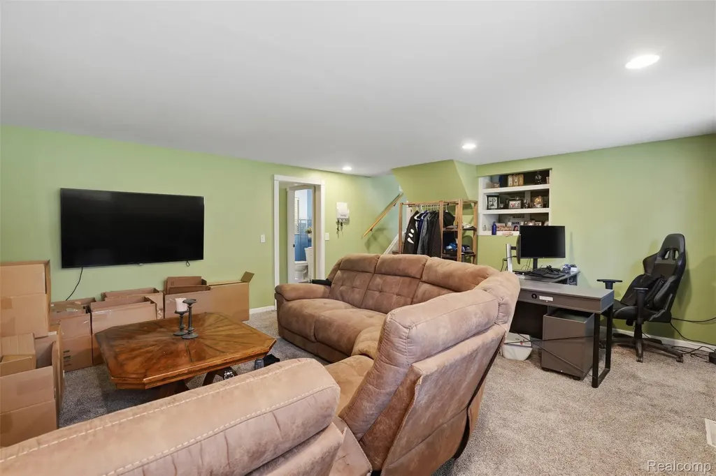 2478 Hiller Road West Bloomfield Charter Township MI 48324
