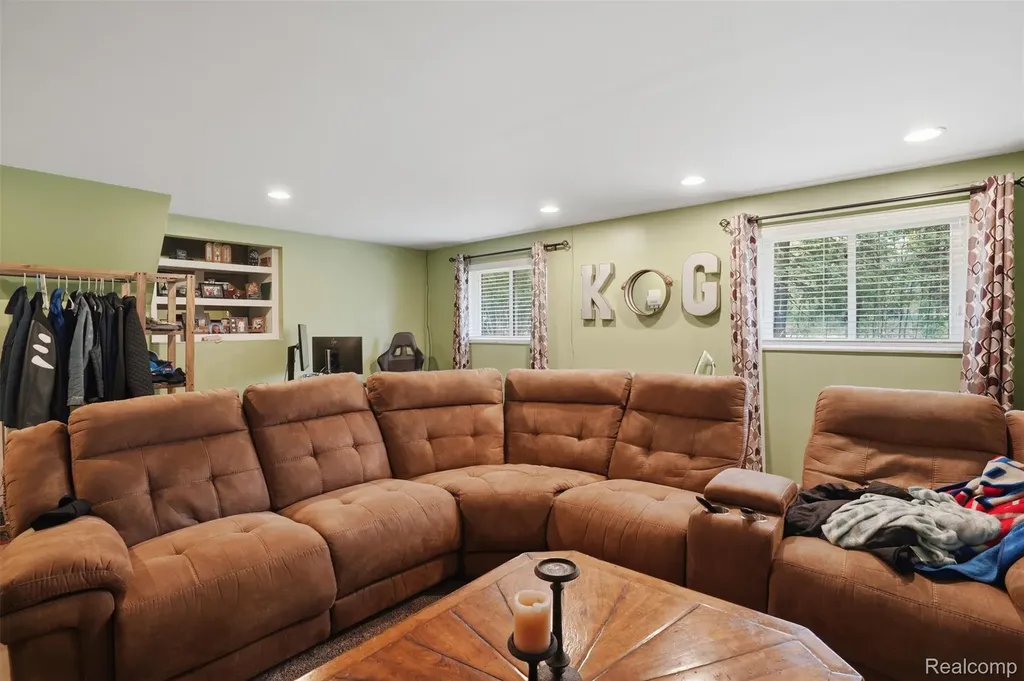 2478 Hiller Road West Bloomfield Charter Township MI 48324