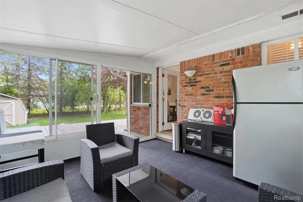 2478 Hiller Road West Bloomfield Charter Township MI 48324