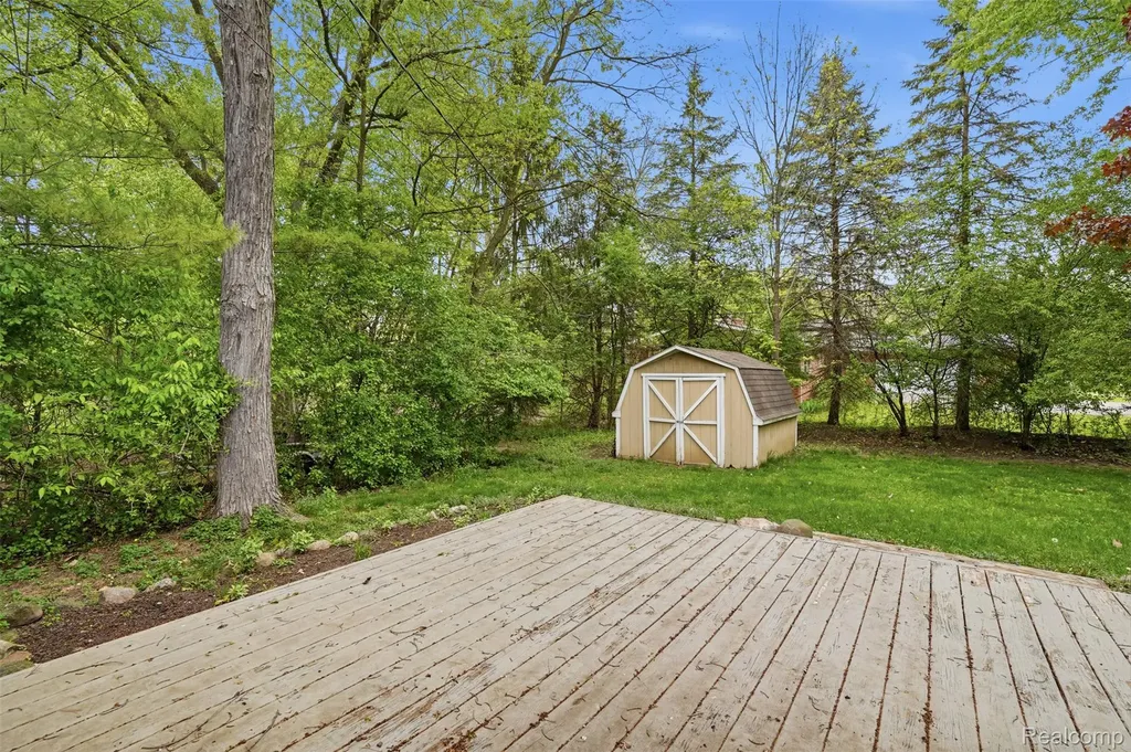 2478 Hiller Road West Bloomfield Charter Township MI 48324