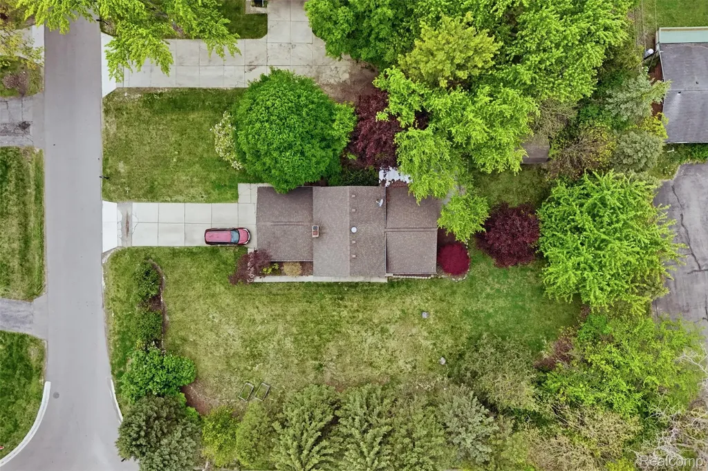 2478 Hiller Road West Bloomfield Charter Township MI 48324